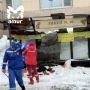 Глыба льда насмерть придавила женщину на остановке в центре Петропавловска-Камчатского