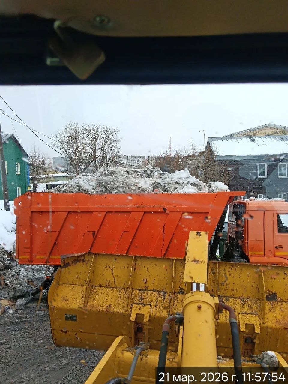 Город день за днем. 21 марта 2026 года Дорожные службы продолжают работу по расчистке главных магистралей и внутриквартальных проездов Город день за днем. 21 марта 2026 года Дорожные службы продолжают работу по расчистке главных магистралей и внутриквартальных проездов