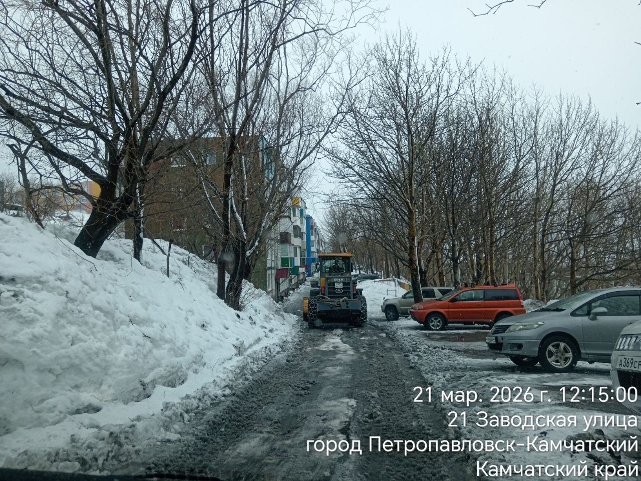 Город день за днем. 21 марта 2026 года Дорожные службы продолжают работу по расчистке главных магистралей и внутриквартальных проездов Город день за днем. 21 марта 2026 года Дорожные службы продолжают работу по расчистке главных магистралей и внутриквартальных проездов