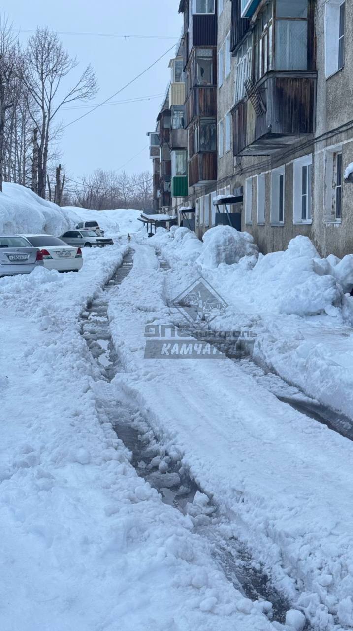 Машина скорой помощи не смогла доехать до дома пациента в Термальном Как сообщает подписчик в редакцию «ДПС Контроль-Камчатка», ситуация произошла сегодня в 8:10 утра. В поселке Термальном, машина медиков не смогла проехать... Машина скорой помощи не смогла доехать до дома пациента в Термальном Как сообщает подписчик в редакцию «ДПС Контроль-Камчатка», ситуация произошла сегодня в 8:10 утра. В поселке Термальном, машина медиков не смогла проехать...