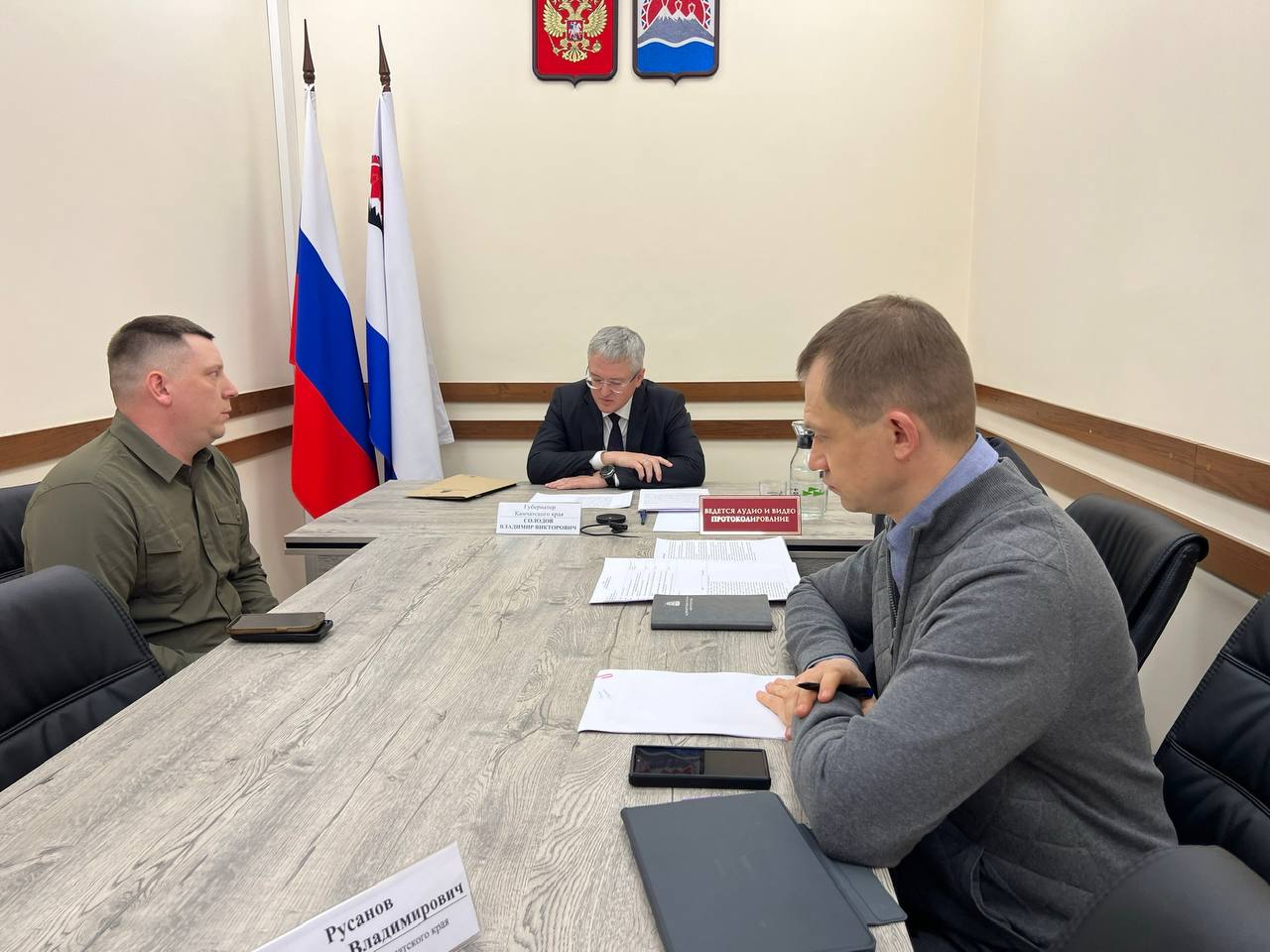 Владимир Солодов: Сегодня на личном приеме познакомился с нашим замечательным земляком – настоящим героем, ветераном спецоперации, который хочет связать свое будущее с развитием родного края