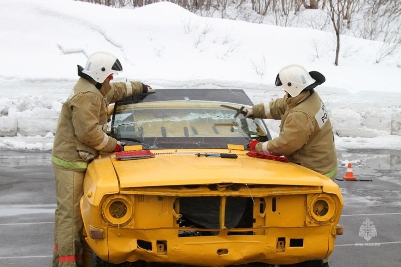 На Камчатке определили лучшую команду по ликвидации последствий ДТП На Камчатке определили лучшую команду по ликвидации последствий ДТП