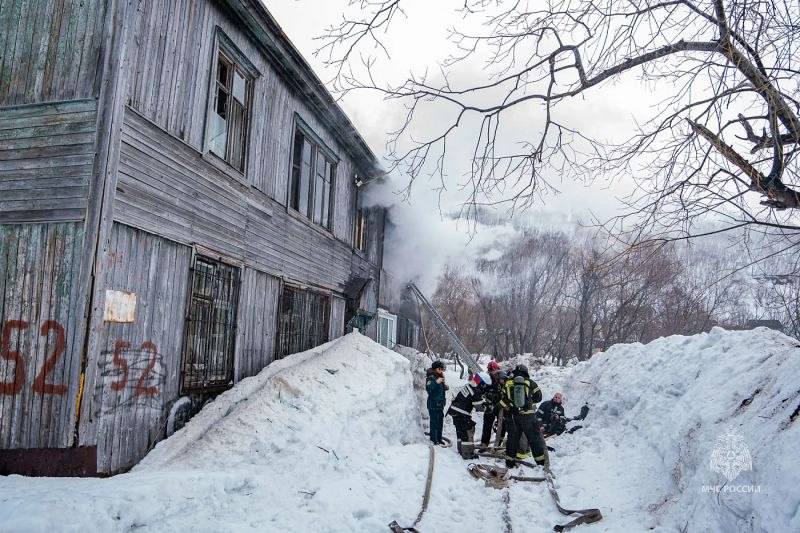 В двухэтажном доме на Тургенева случился пожар — пострадал человек