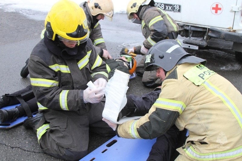 На Камчатке определили лучшую команду по ликвидации последствий ДТП На Камчатке определили лучшую команду по ликвидации последствий ДТП