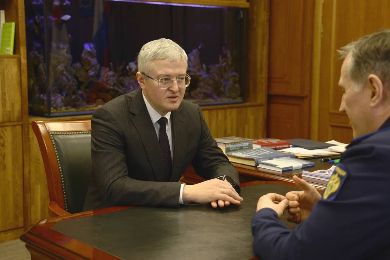 Владимир Солодов: Провел встречу с руководителем Дальневосточного управления Ростехнадзора Александром Пановым, чтобы обсудить состояние технической и промышленной безопасности учреждений и предприятий в зоне ответственности Владимир Солодов: Провел встречу с руководителем Дальневосточного управления Ростехнадзора Александром Пановым, чтобы обсудить состояние технической и промышленной безопасности учреждений и предприятий в зоне ответственности