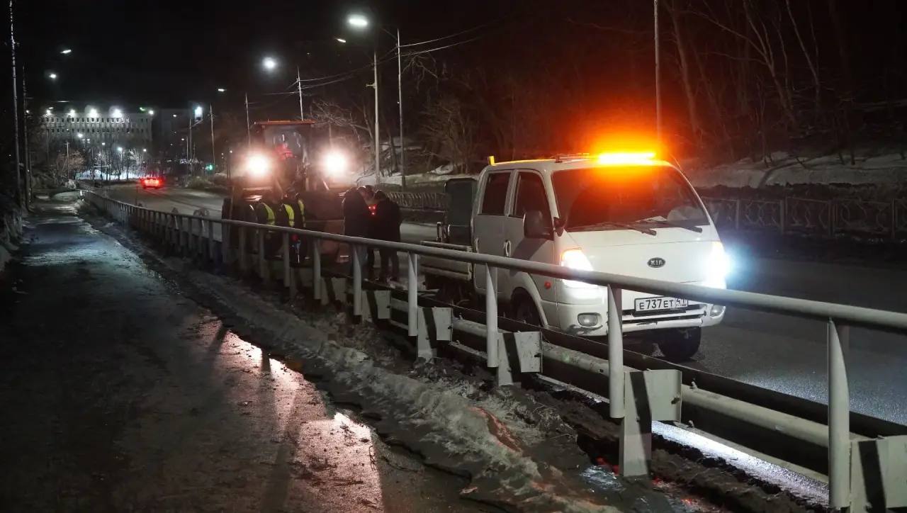 В Петропавловске-Камчатском начались работы по устранению дефектов дорожного полотна В Петропавловске-Камчатском начались работы по устранению дефектов дорожного полотна