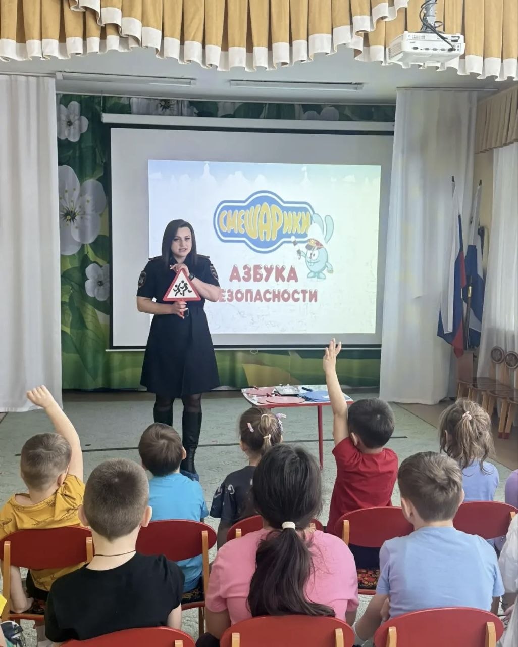 В рамках работы по профилактике детского дорожно-транспортного травматизма инспектор по пропаганде безопасности дорожного движения отдела Госавтоинспекции ОМВД России по Елизовскому району лейтенант полиции Екатерина... В рамках работы по профилактике детского дорожно-транспортного травматизма инспектор по пропаганде безопасности дорожного движения отдела Госавтоинспекции ОМВД России по Елизовскому району лейтенант полиции Екатерина...