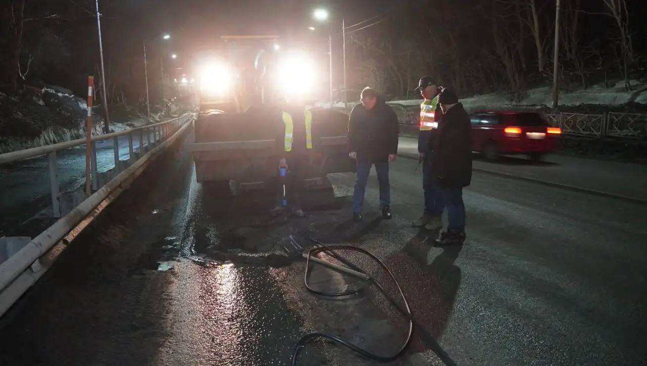 В Петропавловске-Камчатском начались работы по устранению дефектов дорожного полотна