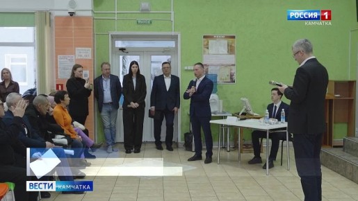 Глава региона провёл встречу с жителями улицы Пограничная