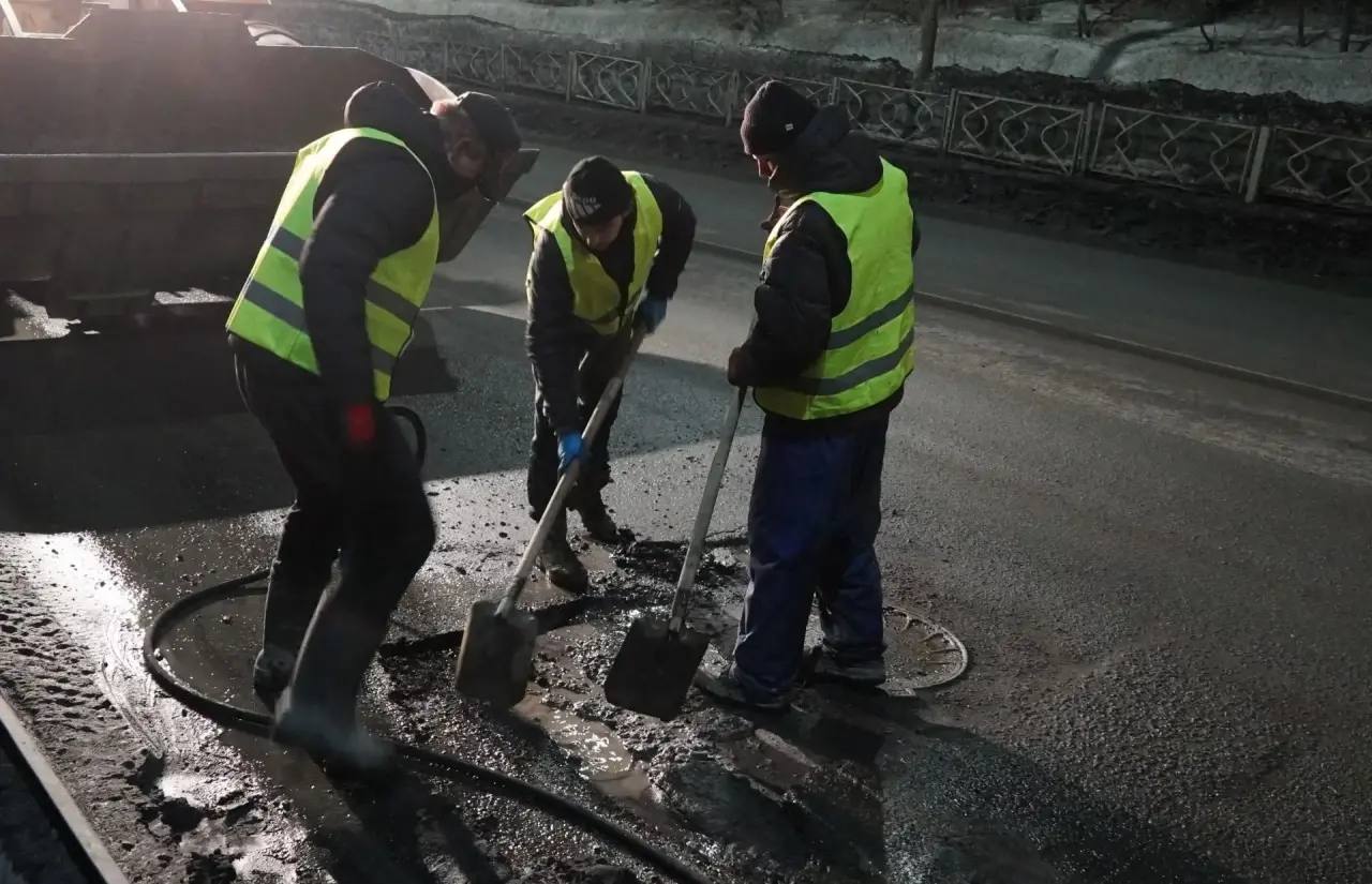 В Петропавловске-Камчатском начались работы по устранению дефектов дорожного полотна В Петропавловске-Камчатском начались работы по устранению дефектов дорожного полотна