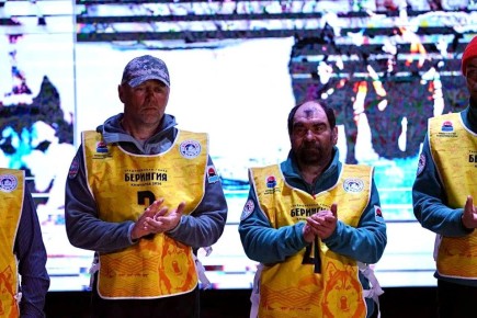 Каюры и команда сопровождения завершили гонку на собачьих упряжках «Берингия2026»