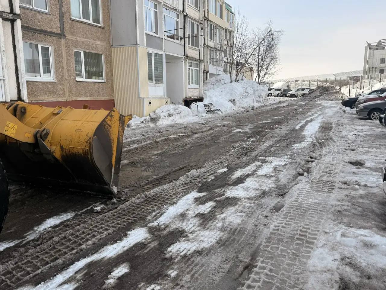 Город день за днём. 28 марта 2026 года Коммунальные службы продолжают работы по расчистке и вывозу снежных масс Город день за днём. 28 марта 2026 года Коммунальные службы продолжают работы по расчистке и вывозу снежных масс