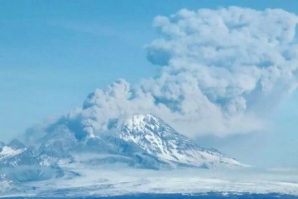Шивелуч всё ещё беспокойный: оранжевый код опасности сохраняется