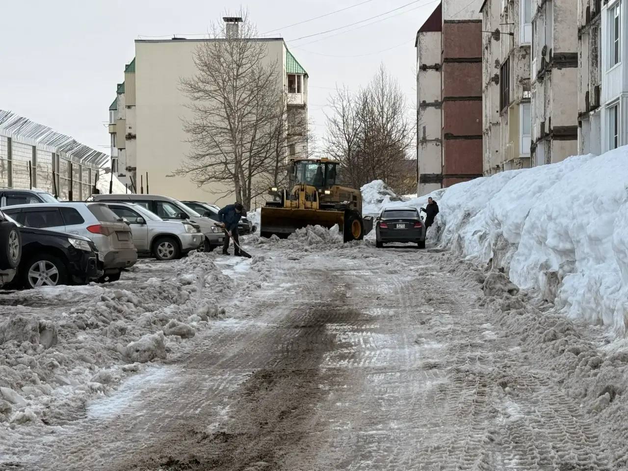 Город день за днём. 28 марта 2026 года Коммунальные службы продолжают работы по расчистке и вывозу снежных масс Город день за днём. 28 марта 2026 года Коммунальные службы продолжают работы по расчистке и вывозу снежных масс
