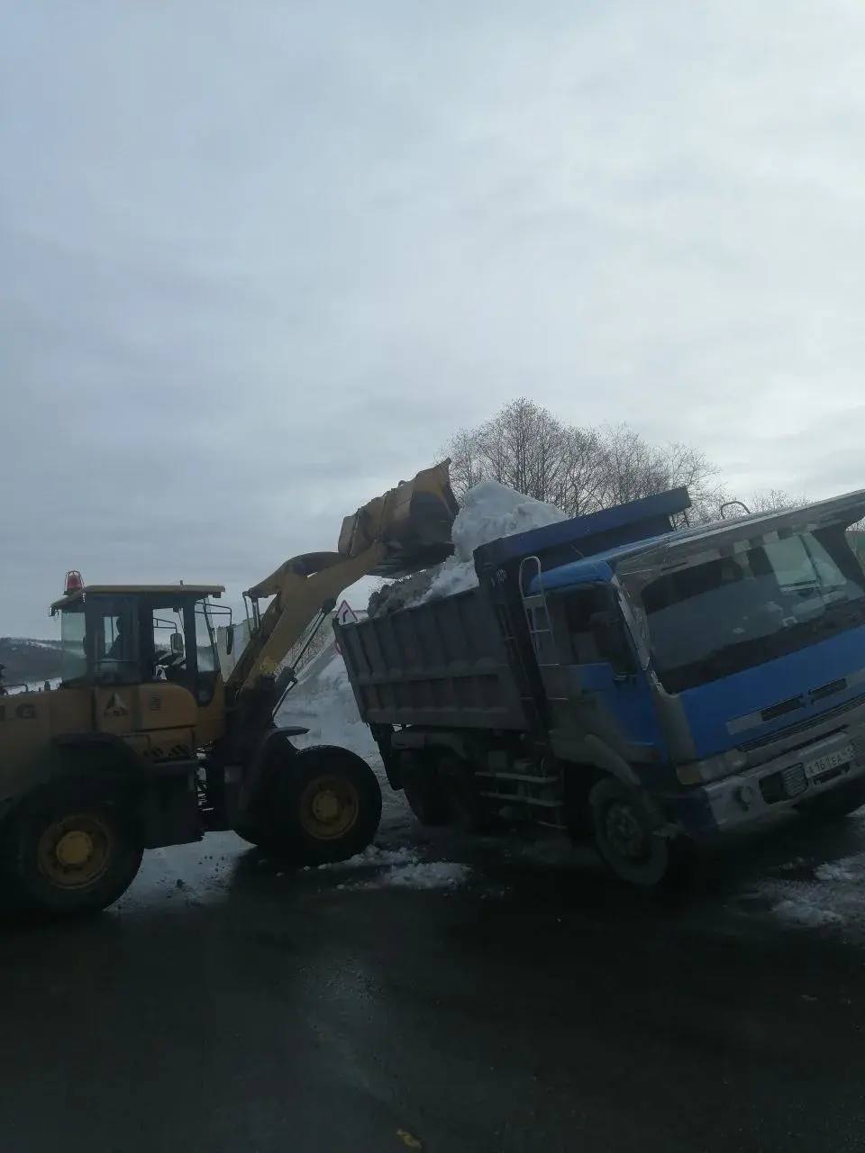 Город день за днём. 28 марта 2026 года Коммунальные службы продолжают работы по расчистке и вывозу снежных масс Город день за днём. 28 марта 2026 года Коммунальные службы продолжают работы по расчистке и вывозу снежных масс