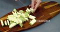 Как быстро и просто сделать острую закуску из кабачков
