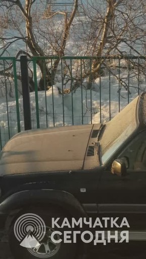 Пепловое облако парит над Усть-Камчатском