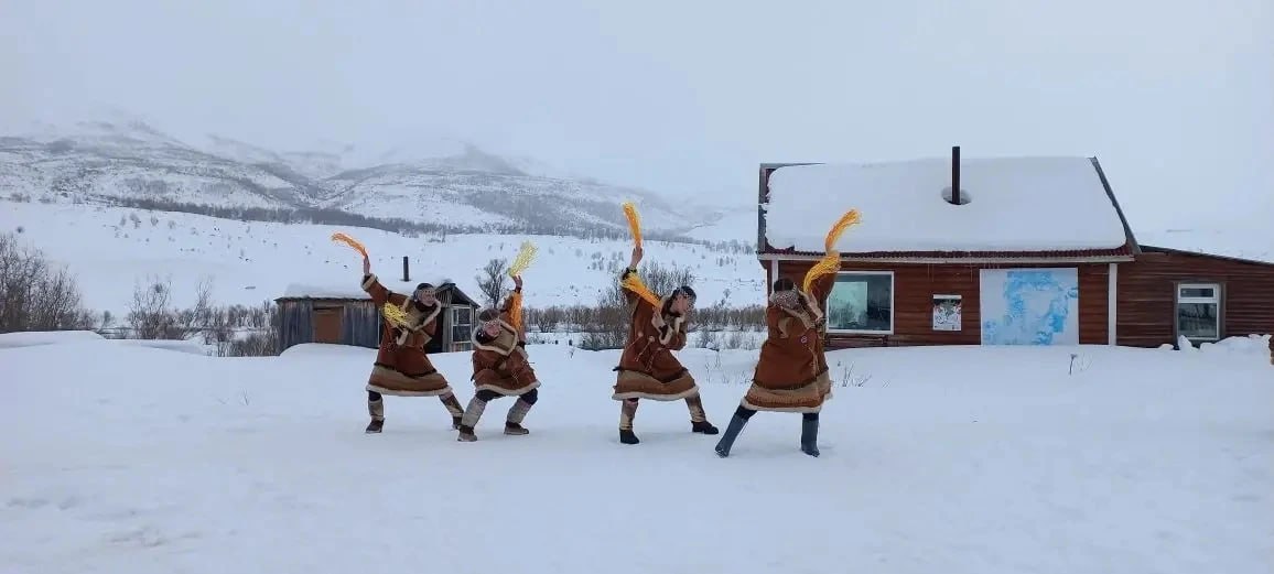 В Быстринском природном парке завершилась детская патриотическая экспедиция на собачьих упряжках «Zов сердец» В Быстринском природном парке завершилась детская патриотическая экспедиция на собачьих упряжках «Zов сердец»