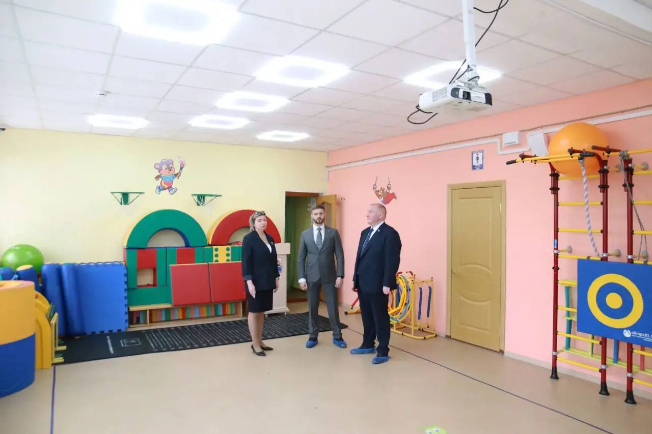 Депутаты 1-го избирательного округа Александр Долгунков и Илья Толмачев навестили подшефные дошкольные учреждения Депутаты 1-го избирательного округа Александр Долгунков и Илья Толмачев навестили подшефные дошкольные учреждения
