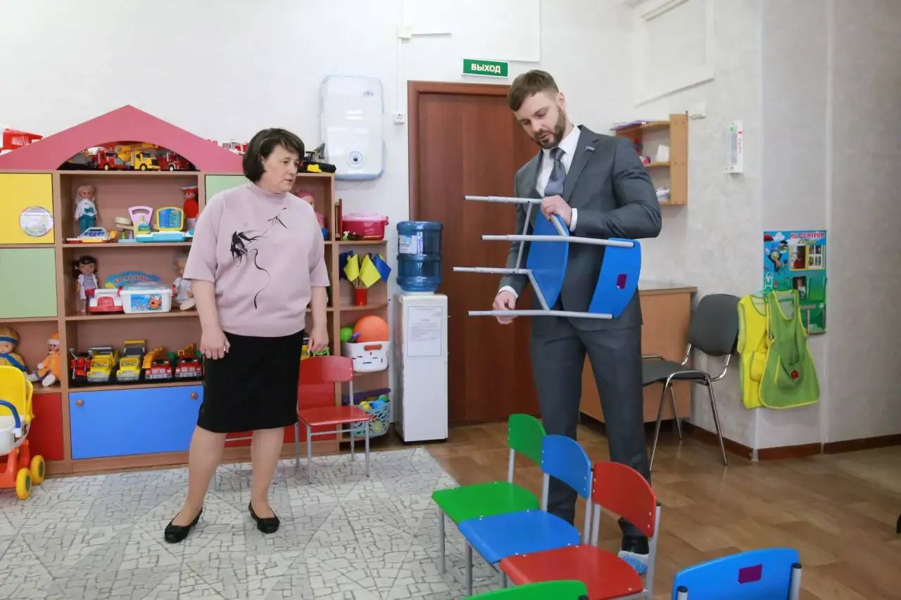 Депутаты 1-го избирательного округа Александр Долгунков и Илья Толмачев навестили подшефные дошкольные учреждения Депутаты 1-го избирательного округа Александр Долгунков и Илья Толмачев навестили подшефные дошкольные учреждения