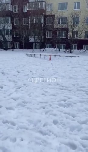 "Кораблик" тонет в снегу: жители Петропавловска-Камчатского возмущены состоянием площадок в городе