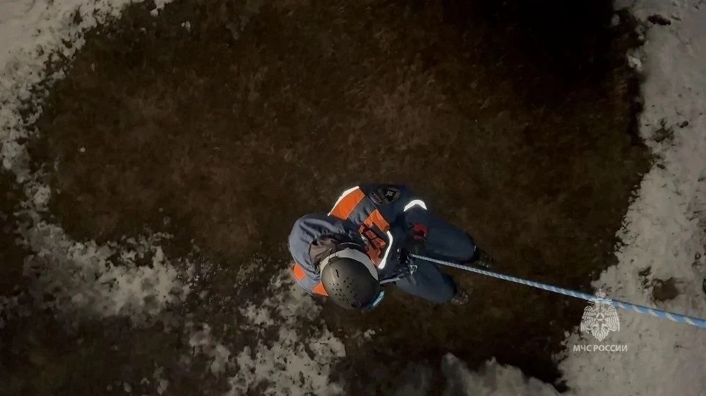 Камчатские спасатели отработали экстремальные спуски с вертолёта Камчатские спасатели отработали экстремальные спуски с вертолёта