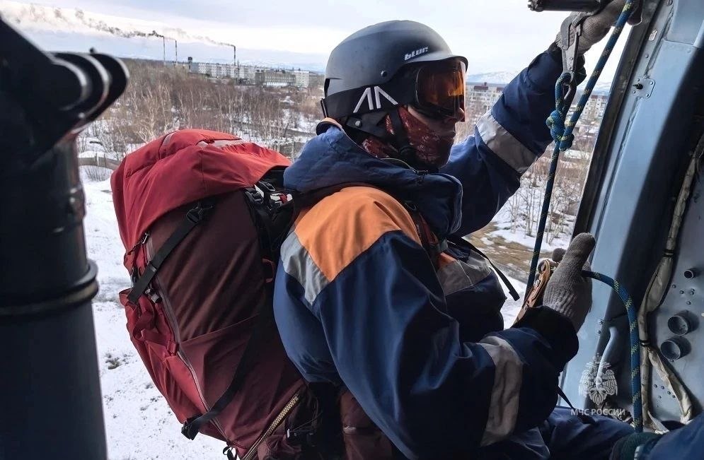 Камчатские спасатели отработали экстремальные спуски с вертолёта Камчатские спасатели отработали экстремальные спуски с вертолёта