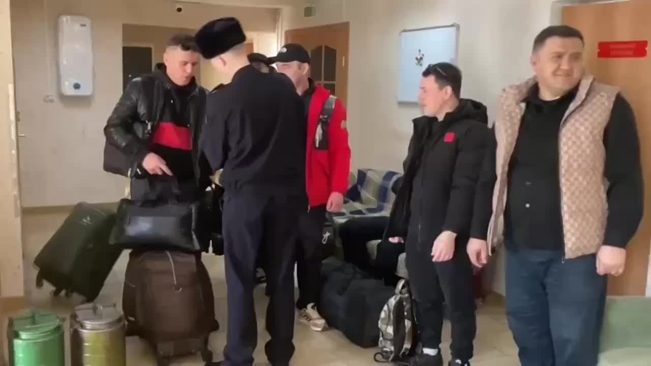 Шестерых мигрантов отправили с Камчатки в принудительном порядке