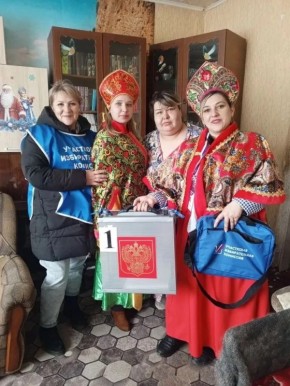 Жители Камчатки выбирают депутатов из дома