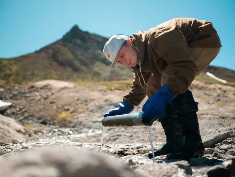 Владимир Солодов: Сегодня свой профессиональный праздник отмечают люди поистине уникальной, сложной и очень романтичной профессии - геологи Камчатки Владимир Солодов: Сегодня свой профессиональный праздник отмечают люди поистине уникальной, сложной и очень романтичной профессии - геологи Камчатки