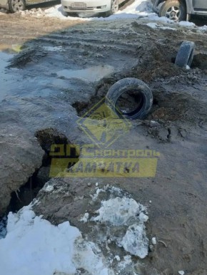 Асфальт провалился у жилого дома по адресу Тушканова 8/1 в Петропавловске