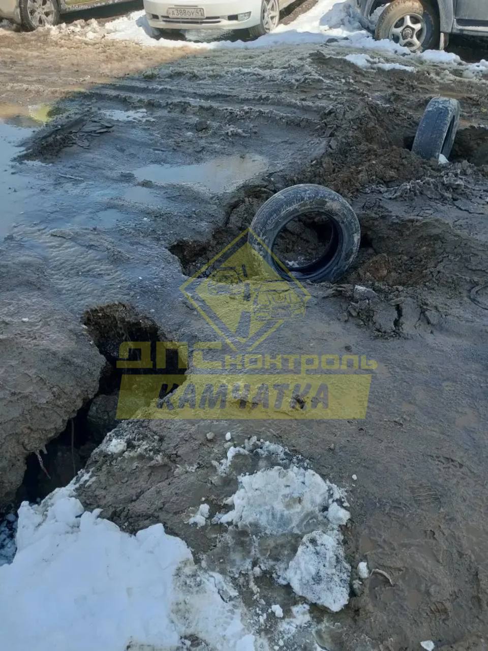 Асфальт провалился у жилого дома по адресу Тушканова 8/1 в Петропавловске