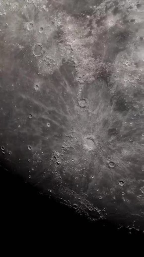 Это, возможно, самое детализированное фото Луны в истории: 1000 кадров, 40 Мп и никакого космического корабля