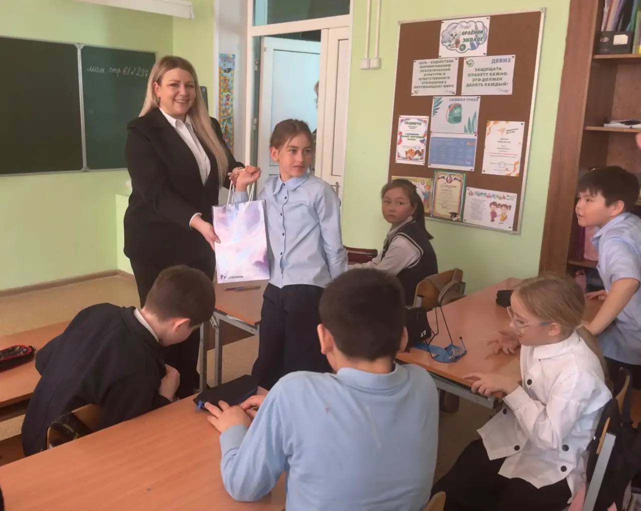 В Петропавловске-Камчатском «Ростелеком» провел уроки кибербезопасности для учеников четвертого класса школы №43 В Петропавловске-Камчатском «Ростелеком» провел уроки кибербезопасности для учеников четвертого класса школы №43