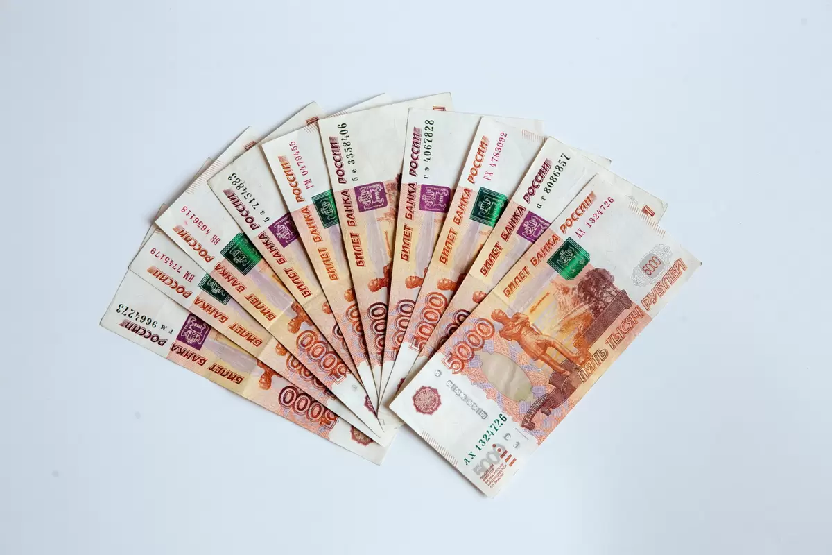 Россия вводит новый контроль за безналичными доходами граждан