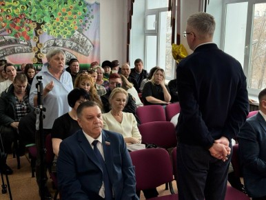 Встречу с жителями мкр. Сероглазка провел губернатор Камчатки Владимир Солодов