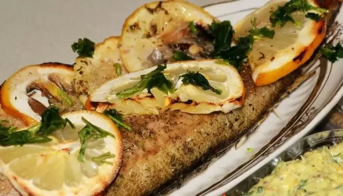 Минтай: 7 вкусных способов запекания для каждого стола