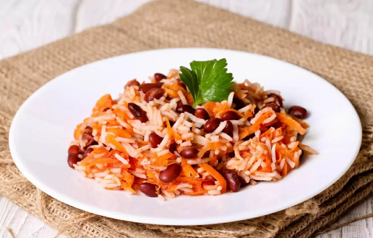 Летние бобовые: 5 бюджетных рецептов для яркого стола