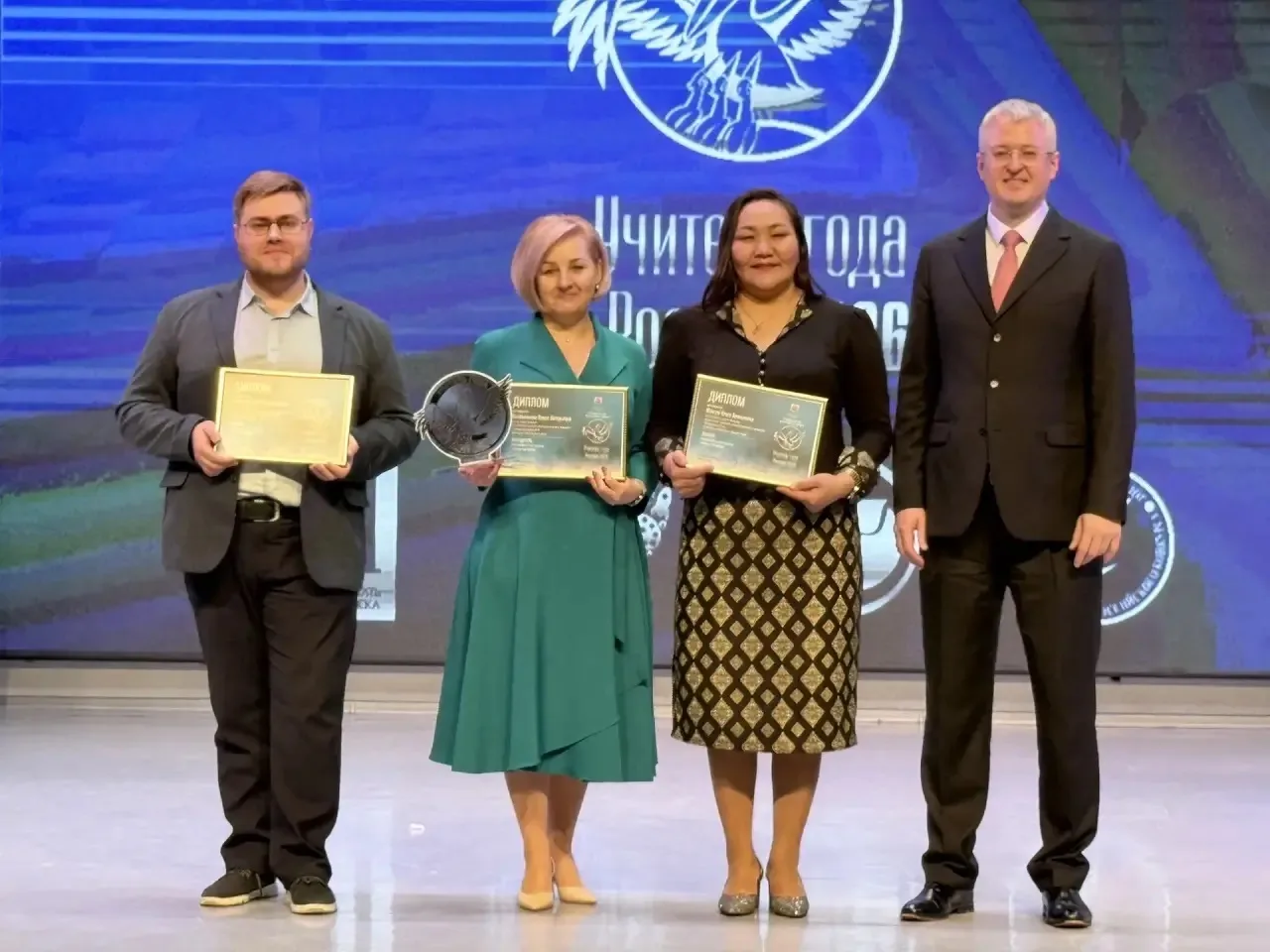 Владимир Солодов: Подвели итоги сразу пяти региональных этапов Всероссийских педагогических конкурсов: «Учитель года», «Педагогический дебют», «Воспитать человека», «Сердце отдаю детям» и «Педагог-психолог». Владимир Солодов: Подвели итоги сразу пяти региональных этапов Всероссийских педагогических конкурсов: «Учитель года», «Педагогический дебют», «Воспитать человека», «Сердце отдаю детям» и «Педагог-психолог».