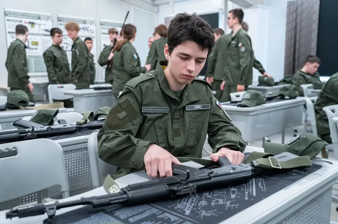 Профильные патриотические смены организуют для подростков на Камчатке этим летом Профильные патриотические смены организуют для подростков на Камчатке этим летом