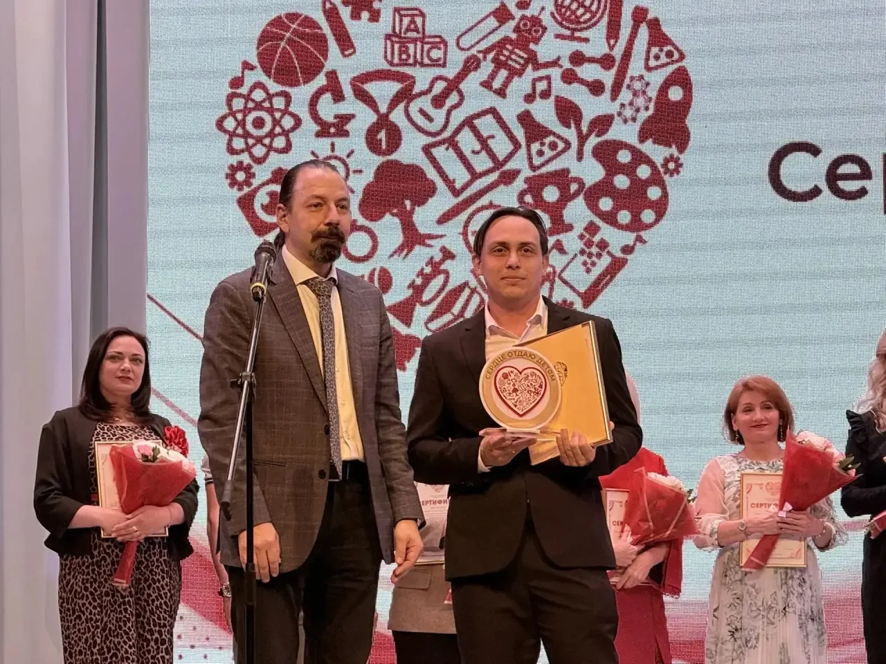 Владимир Солодов: Подвели итоги сразу пяти региональных этапов Всероссийских педагогических конкурсов: «Учитель года», «Педагогический дебют», «Воспитать человека», «Сердце отдаю детям» и «Педагог-психолог». Владимир Солодов: Подвели итоги сразу пяти региональных этапов Всероссийских педагогических конкурсов: «Учитель года», «Педагогический дебют», «Воспитать человека», «Сердце отдаю детям» и «Педагог-психолог».