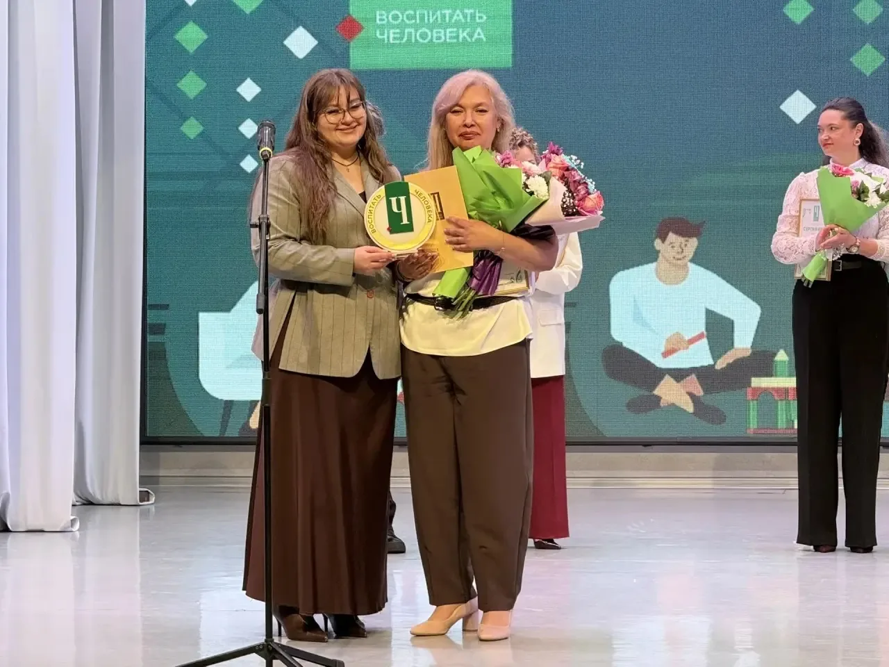 Владимир Солодов: Подвели итоги сразу пяти региональных этапов Всероссийских педагогических конкурсов: «Учитель года», «Педагогический дебют», «Воспитать человека», «Сердце отдаю детям» и «Педагог-психолог». Владимир Солодов: Подвели итоги сразу пяти региональных этапов Всероссийских педагогических конкурсов: «Учитель года», «Педагогический дебют», «Воспитать человека», «Сердце отдаю детям» и «Педагог-психолог».