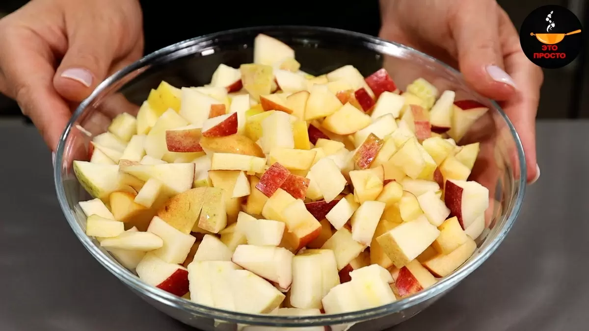 Пышный яблочный пирог: новый взгляд на классическую шарлотку