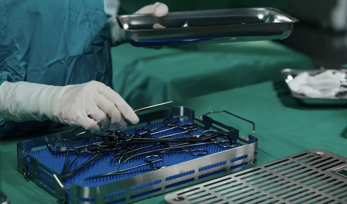 Надежный уход за медицинскими изделиями из нержавеющей стали