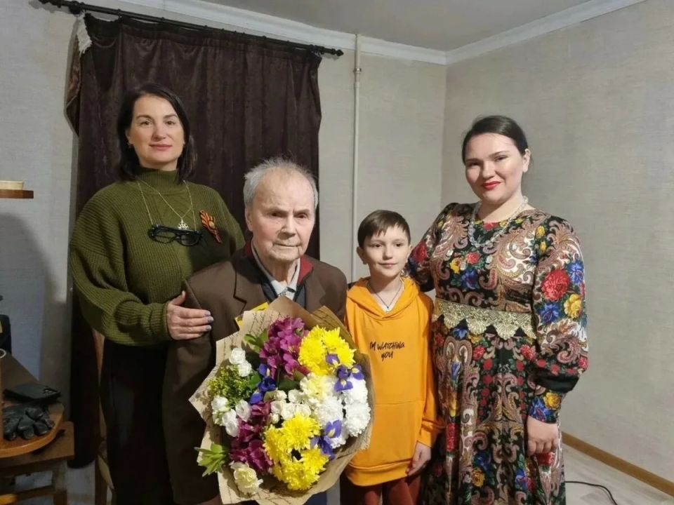 Камчатский центр народного творчества поздравил ветеранов Константина Васильевича Усевича и Владислава Леонидовича Вершанского с Днём Победы Камчатский центр народного творчества поздравил ветеранов Константина Васильевича Усевича и Владислава Леонидовича Вершанского с Днём Победы