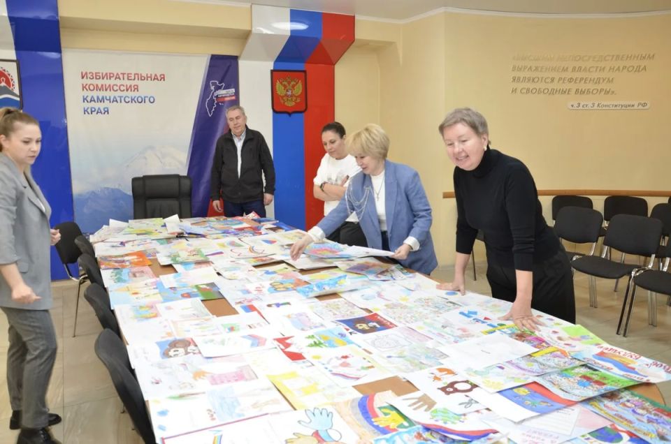 Завершился прием работ на конкурс детского рисунка «Выборы глазами детей» Завершился прием работ на конкурс детского рисунка «Выборы глазами детей»