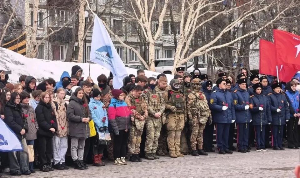 Камчатская молодёжь приняла участие в «Вахте Памяти» Камчатская молодёжь приняла участие в «Вахте Памяти»