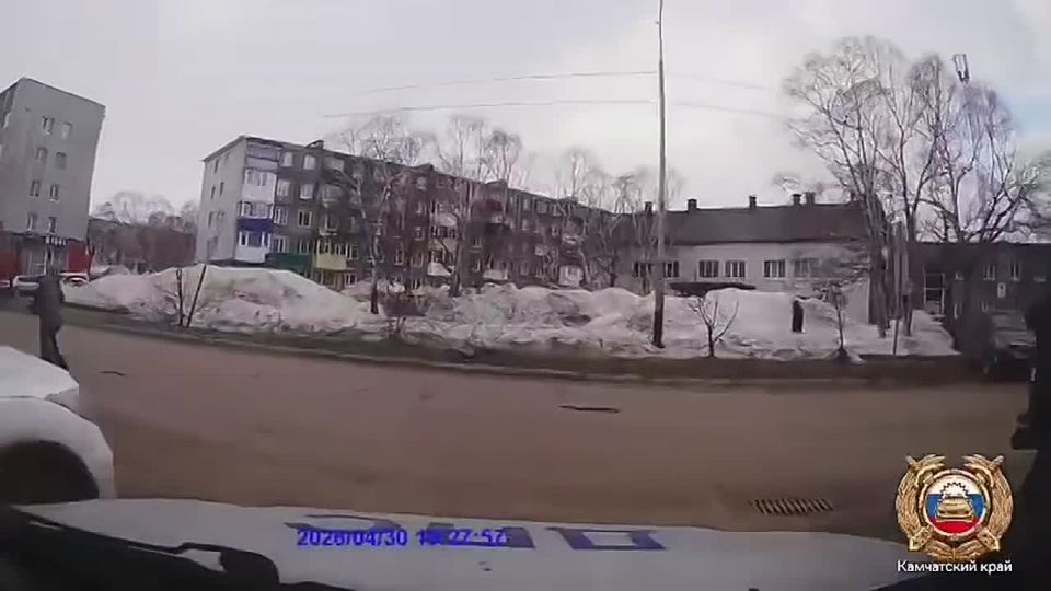 Лишённый прав водитель снова попался пьяным, сменив автомобиль на самокат