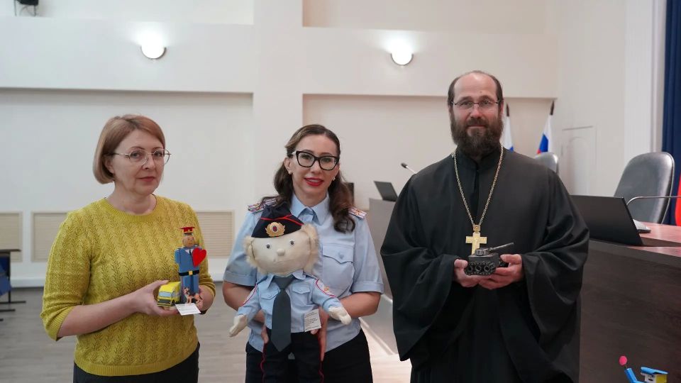На Камчатке полицейские с общественниками подвели итоги регионального этапа Всероссийского конкурса поделок «Полицейский Дядя Степа-2026» На Камчатке полицейские с общественниками подвели итоги регионального этапа Всероссийского конкурса поделок «Полицейский Дядя Степа-2026»
