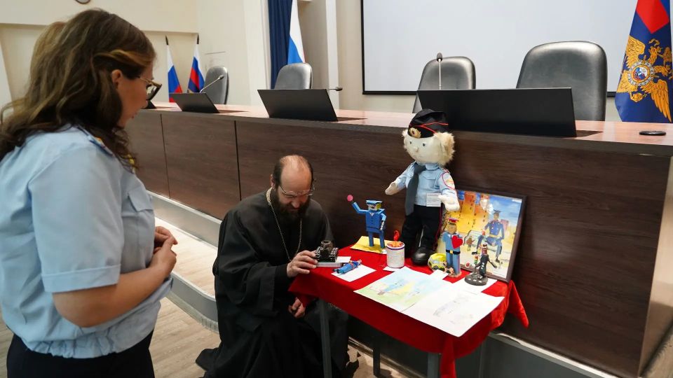 На Камчатке полицейские с общественниками подвели итоги регионального этапа Всероссийского конкурса поделок «Полицейский Дядя Степа-2026» На Камчатке полицейские с общественниками подвели итоги регионального этапа Всероссийского конкурса поделок «Полицейский Дядя Степа-2026»